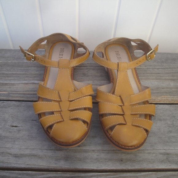 Chelsea Crew Sandals Gold Close Toe size 37=US 6-6.5 - Picture 1 of 4